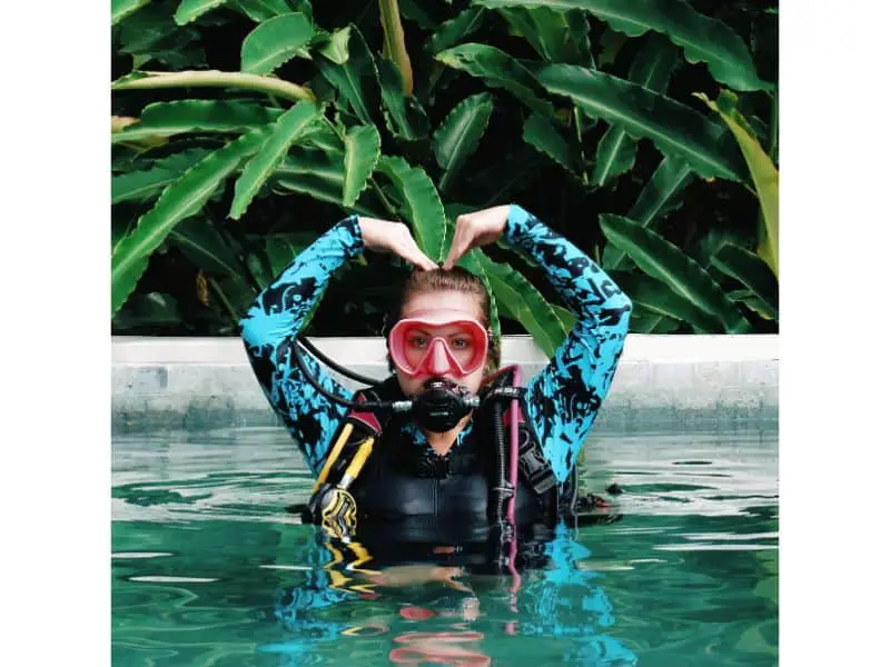 scuba hand signals, ok with both hands at surface