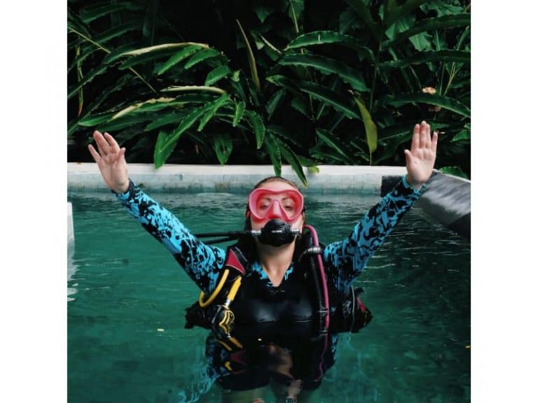 Scuba Hand Signals. The Ultimate Guide (with Pictures)