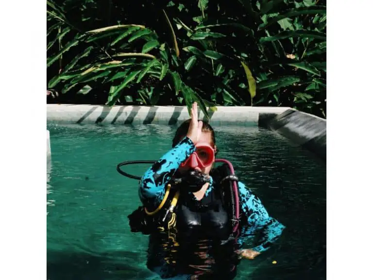 Scuba Hand Signals. The Ultimate Guide (with Pictures)