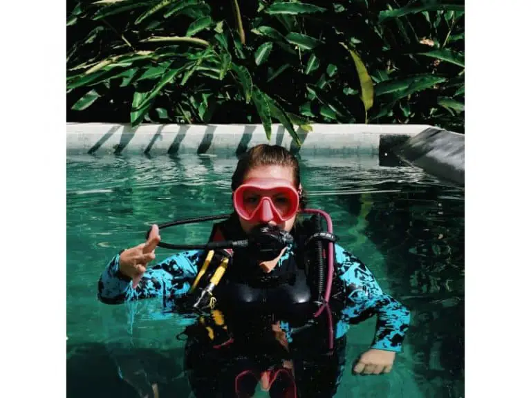 Scuba Hand Signals. The Ultimate Guide (with Pictures) - Divedeepscuba.com