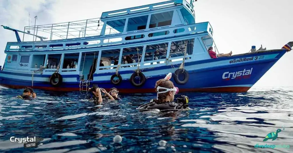 dive boat and divers